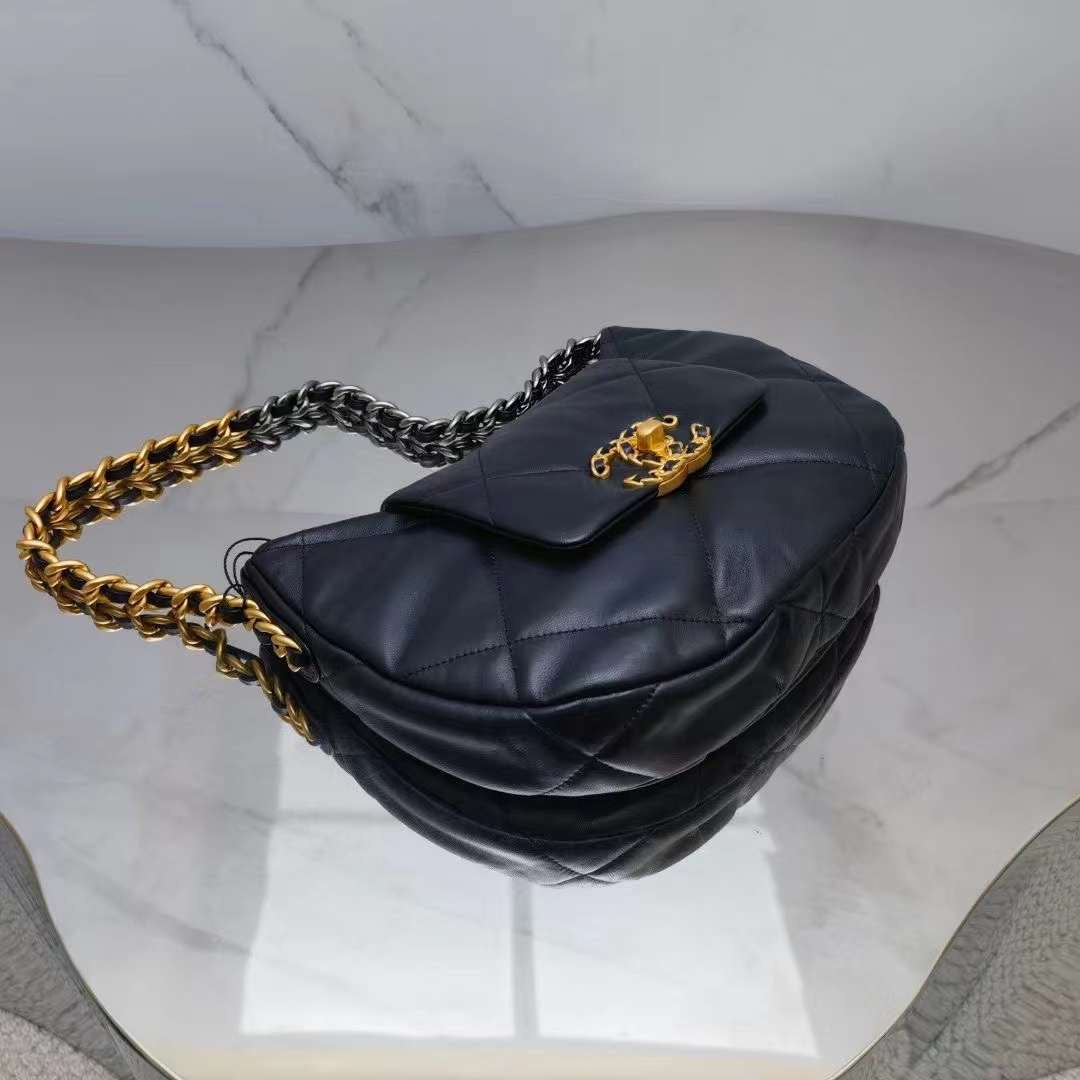 CC 19 Baguette Bag