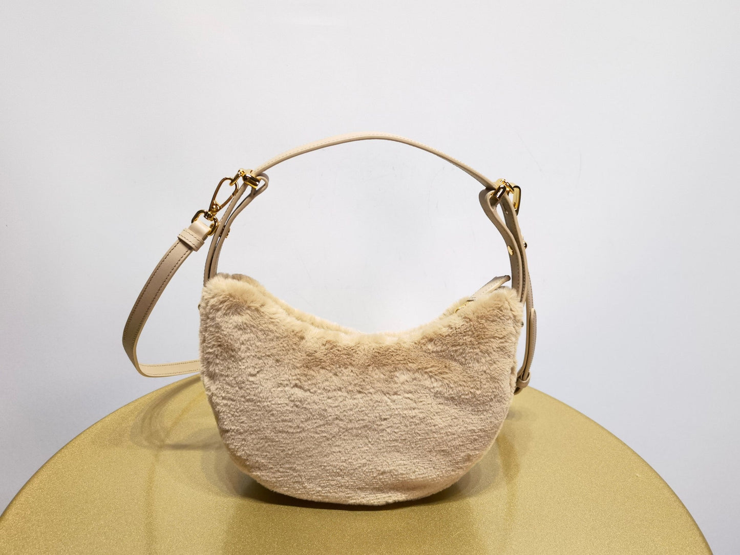 Arque Shoulder Bag