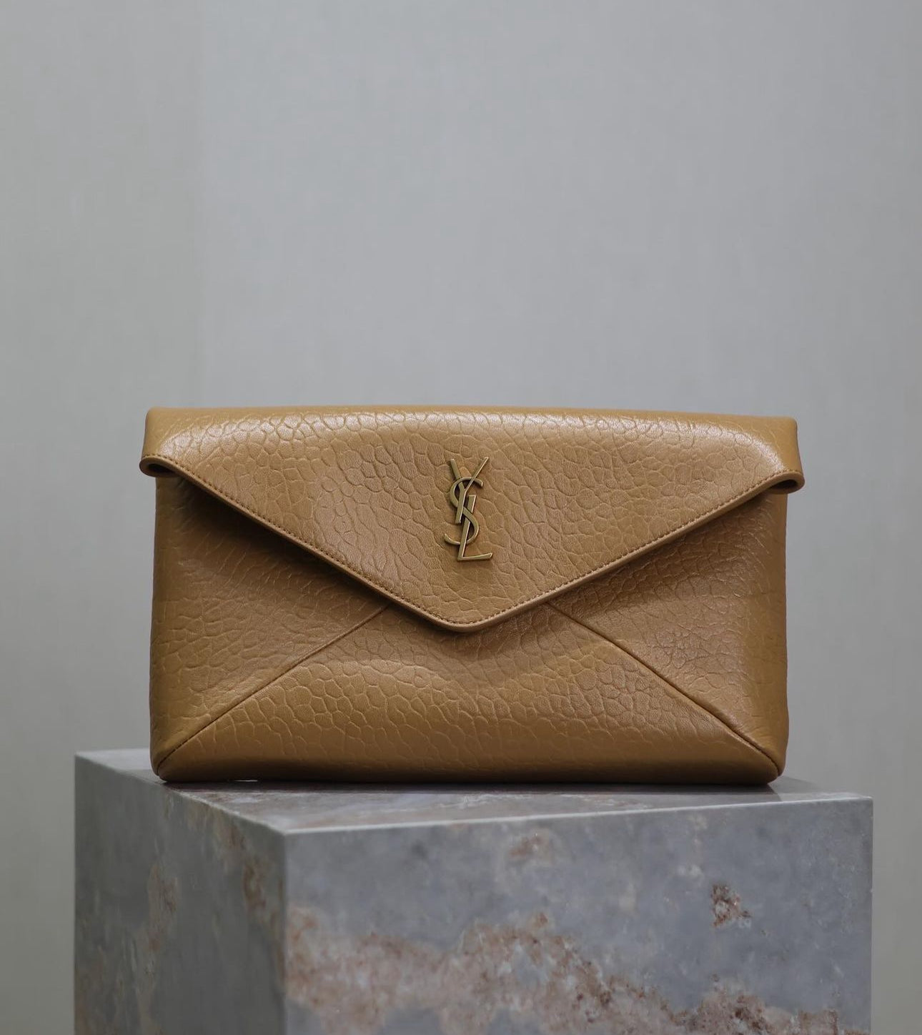 Cassandre Pouch