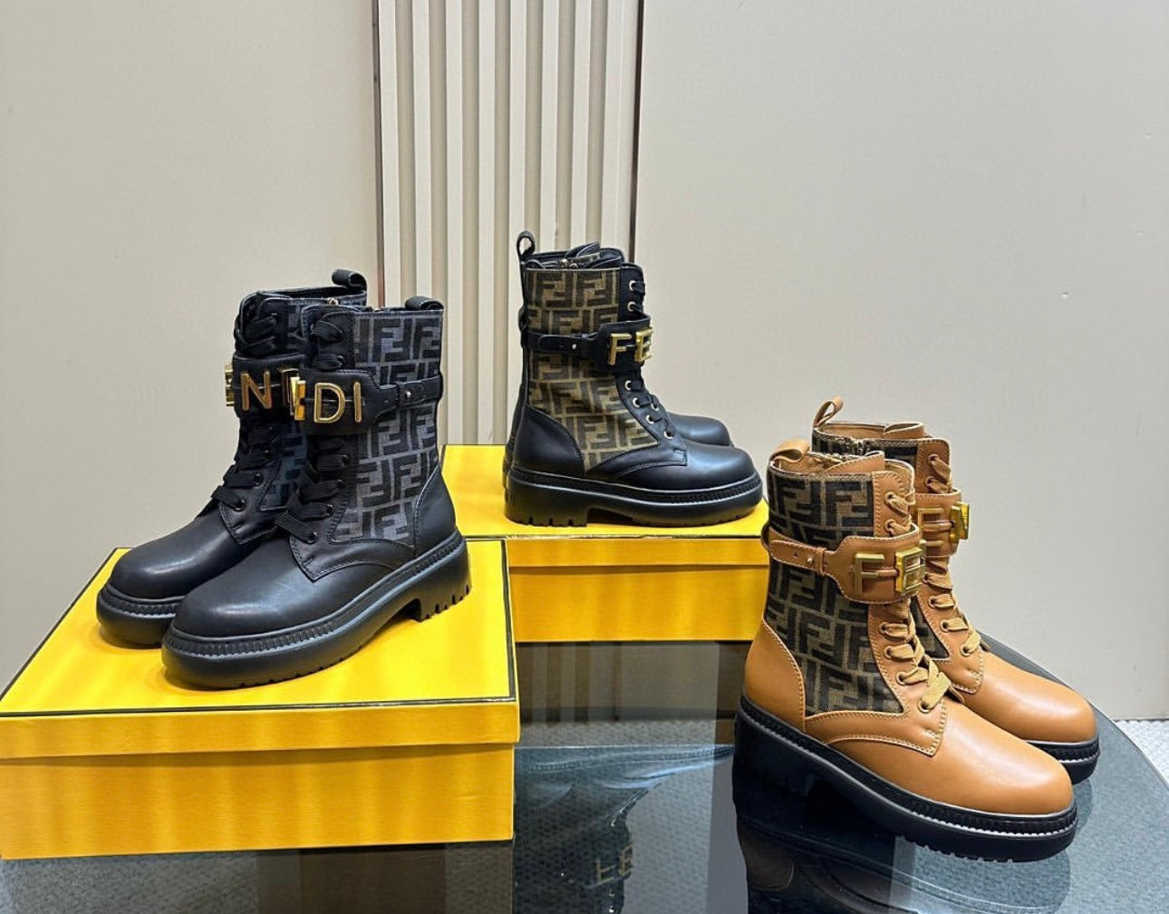 Logo Boots