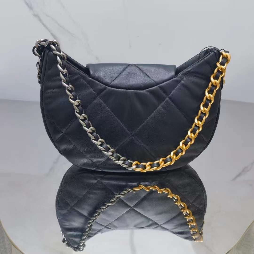 CC 19 Baguette Bag