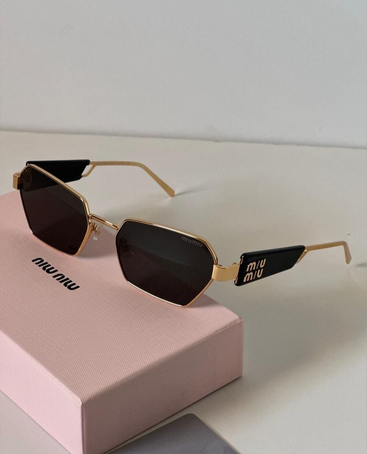 M sunglasses