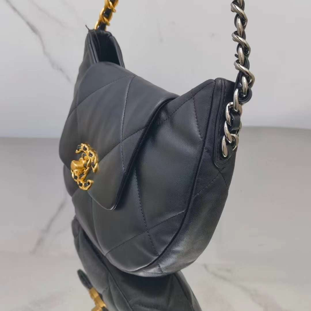 CC 19 Baguette Bag