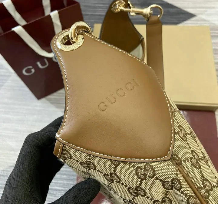 GG Medium Shoulder Bag