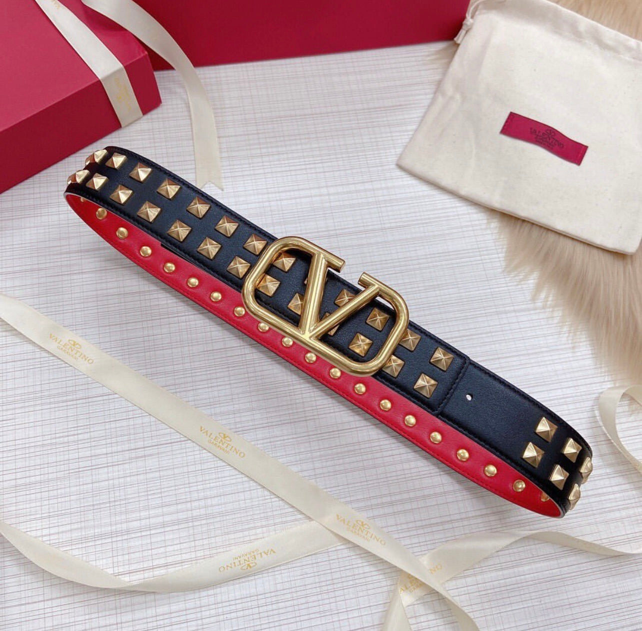 V Logo Belt