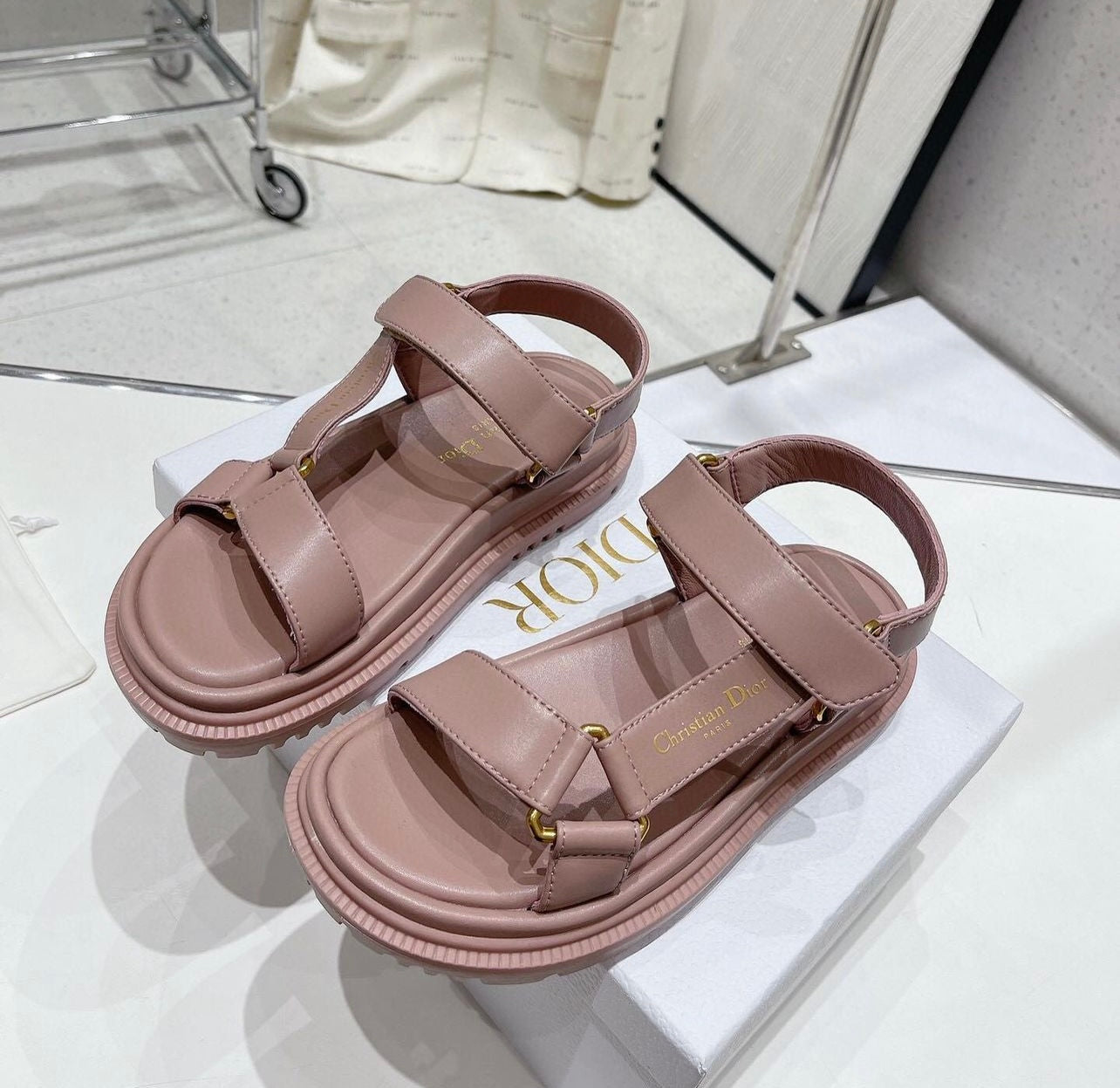 D Wave Sandals