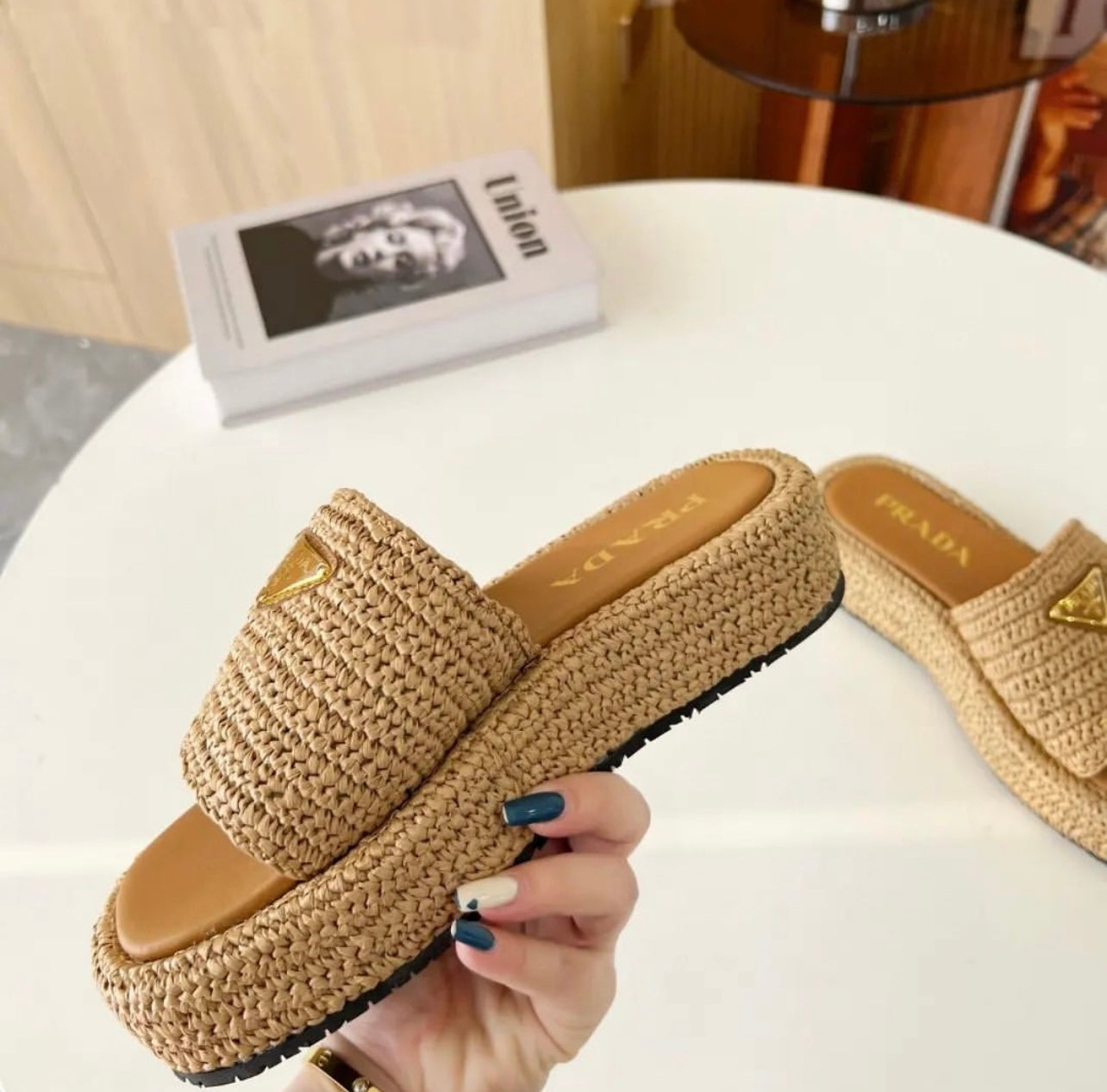 Raffia Slides