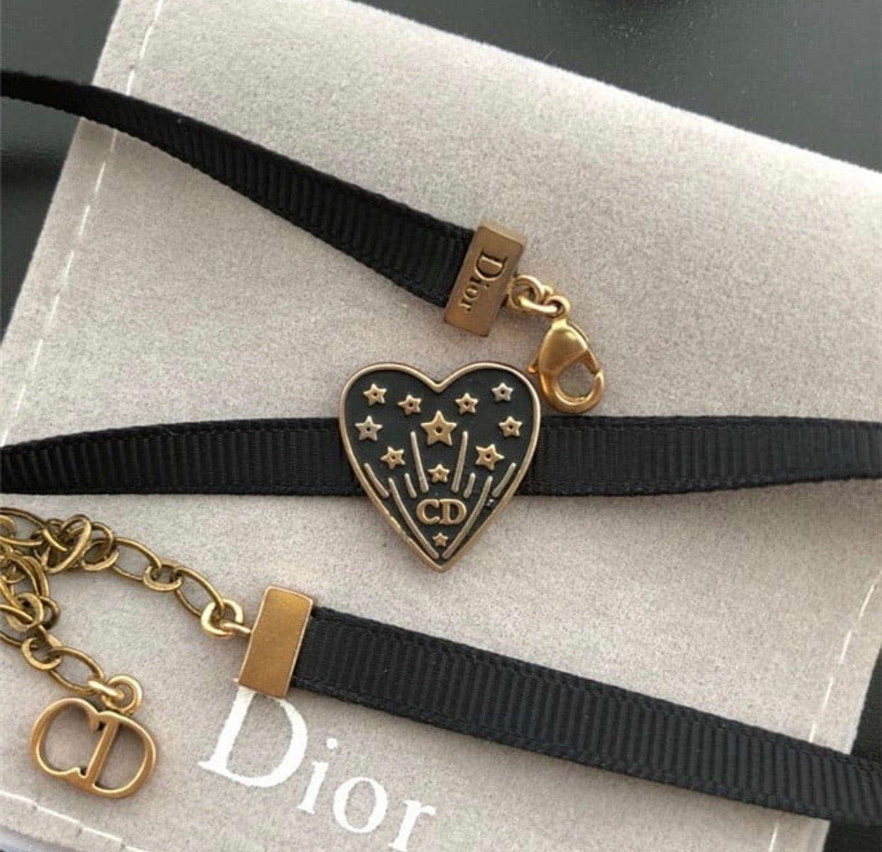 Logo Heart Choker