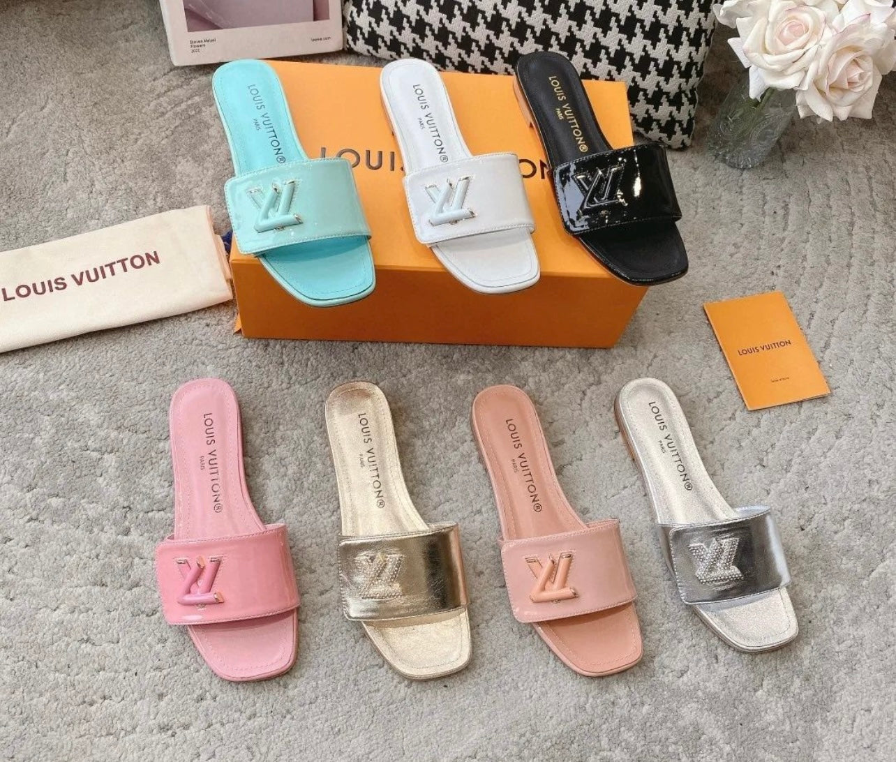 Shake Flat Sandals