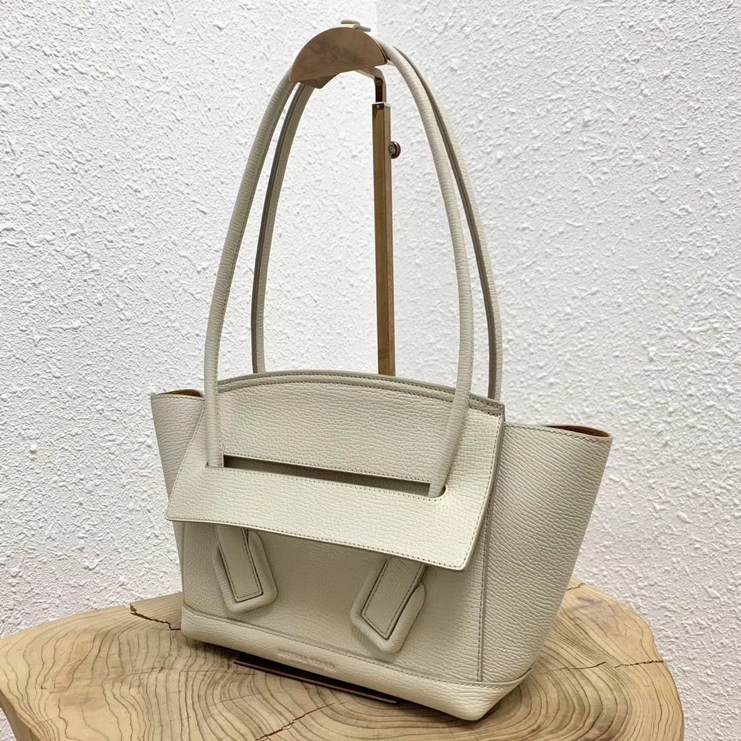 Arco Tote